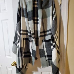 PLAID SHAWL WITH COLLAR & POCKETS "NEW"